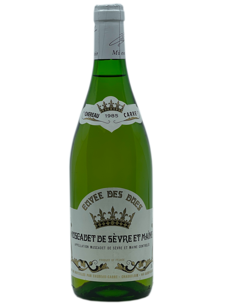 Loire muscadet sèvre et maine sur lie domaine vins blanc qualité terroir cuvée tradition histoire famille génération domaine viticole vinicole vignoble charpenté millésime arômes floraux fruités équilibré parfum minéral soutenu note agréable perlant vieillissant complexe caractère révélation robe jaune clair nuancée vert nez intense fin florale acacia note poire pomme miel miellée fraîche rondeur vivacité citronnée finale finesse expression