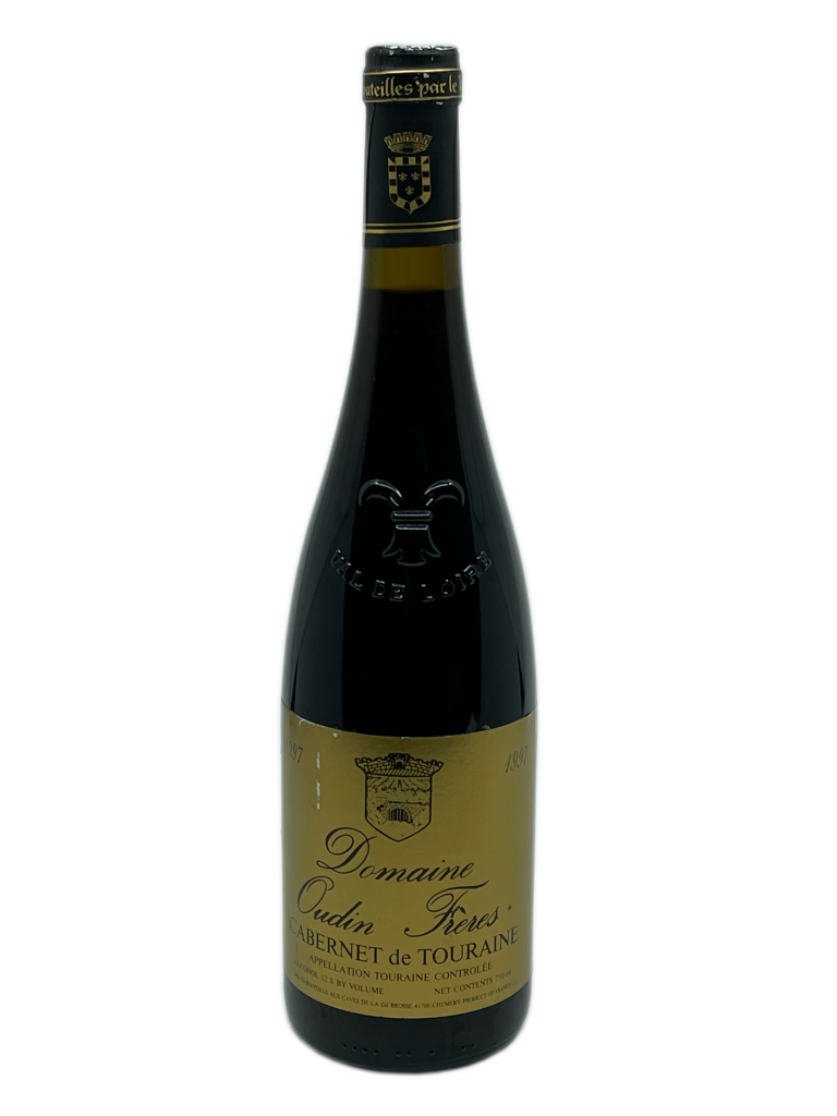 Loire Touraine Sologne Cave Grande Brosse carrière ancienne pierres construction Château Chamborg Cheverny Philippe Oudin domaine propriété exploitation ancêtres respect tradition qualité vignoble vignes vin rouge viticole millésime cépage Gamay vin vif élégant fruité millésime tenue rubis expression dégustation arômes fruits rouges agrémenté nuance poivron typique palais agréable rondeur