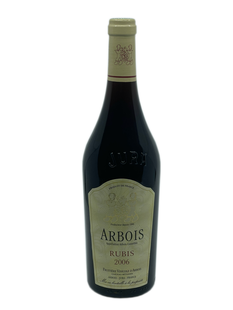 Jura arbois coopérative fruitière vinicole vigneron passion authenticité environnement identité vin rouge garde appellation assemblage cépage pinot noir trousseau poulsard intensité couleur subtile fruits rouges note épicée bouche croquant arômes sous bois champignon carné délicat souple rond charpenté