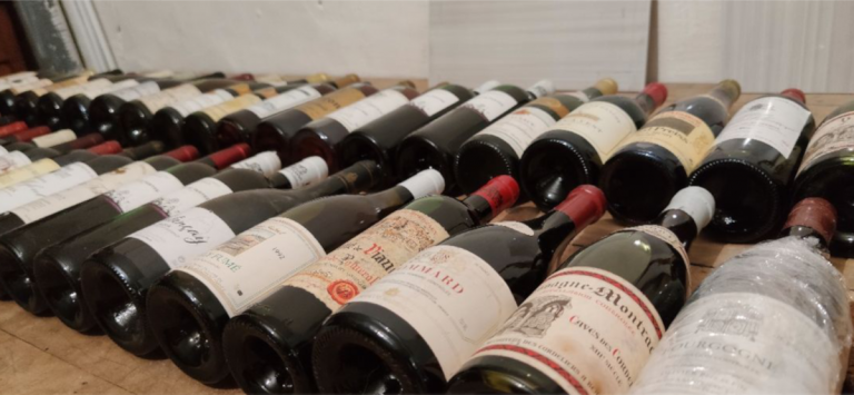 Rubrique, produit déclassé, déstockage, bonnes affaires, quézako, cashiswine, internet, vente, vin, rouge, blanc, rosé, effervescent, conservation, imperfection, commercialisation, optimale, décote, constatation, défaut, buvabilité, consommable, modification, goût, saveur, altération, visuellement, impropre, jugement, estimation, contenu, contenant, consommation, résultat, perception, différence, propre, information, bouteille, verre, fiche produit, photos, disponible, stock, descriptif, conservation, explication, niveau des vins, cohérent, ancienneté, alsace, bordeaux, bourgogne, parfait, bas, goulot, épaule, cheval, romanée conti, monopole, alsace grand cru, robe des vins, violet, rubis, grenat, brun, citron, doré, ambré, rose, violacé, saumon, orangé, évolution, maturité, âge, jeunesse, vieillissement, habillage, vieux millésimes, excès, insuffisance, humidité, qualité, maximum, coiffe, capsule, collerette, étiquette, médaillon, contre-étiquette, CRD, Capsule Représentative de Droit, Champagne, Pommery, Cuvée, Réserve, tacheté, abîmé, identification, supplémentaire, dépôt, matière organique, aspect, vivant, variations, température, gravelle, cristaux, tartre, neutre, odeur, paroi, sédimentation, composant, molécule, couleur, tanin, quantité, perte, grands crus, appellation, bas prix